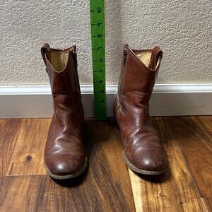 Frye Women’s Side Zip Brown Leather 7” Boot Sz 6 US